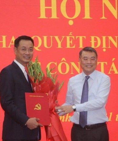 Chúc mừng ông Lê Ngọc Quang - Cựu sinh viên K36, Báo chí, Trường Đại học Khoa học Xã hội và Nhân văn được điều động, chỉ định giữ chức vụ Bí thư Tỉnh ủy Quảng Bình